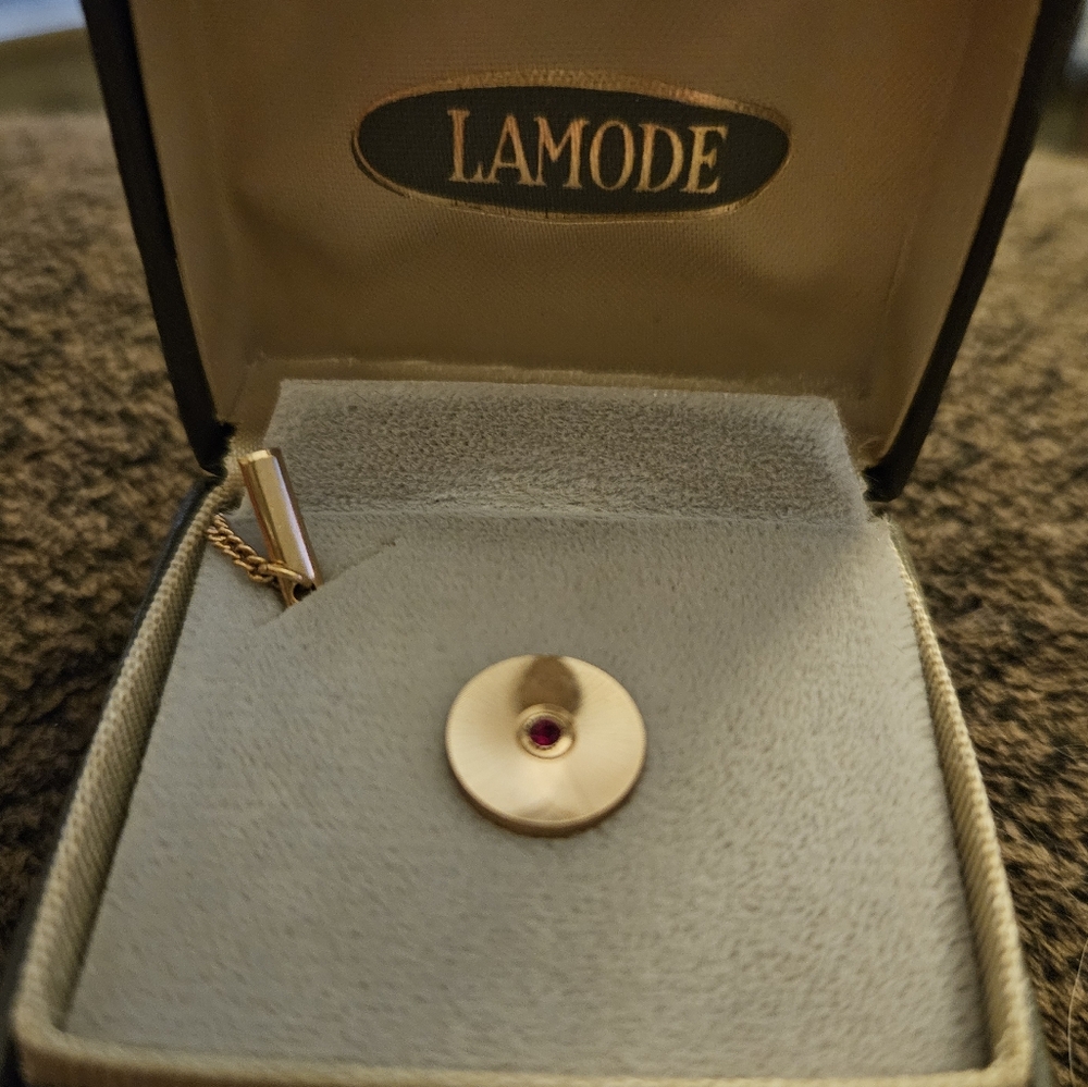LaMode Gold Tie Tack